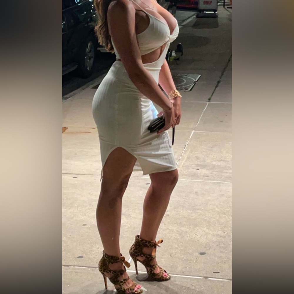 Cute dress with side cut outs